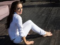 ru.depositphotos / Slava_14: девушка в белых брюках