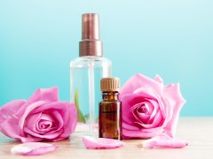 ru.depositphotos.com: Розовая вода, цветы и эфирное масло