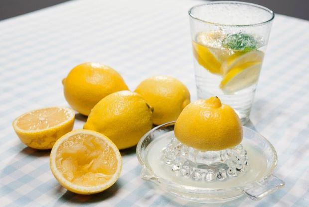 вода с лимоном
