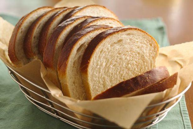 нарезанный белый хлеб