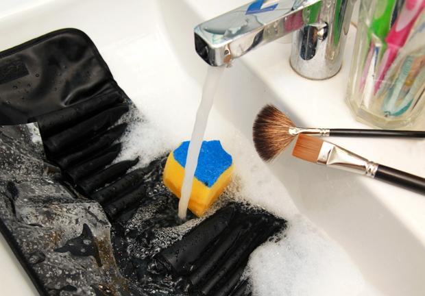 Как мыть кисти для макияжа