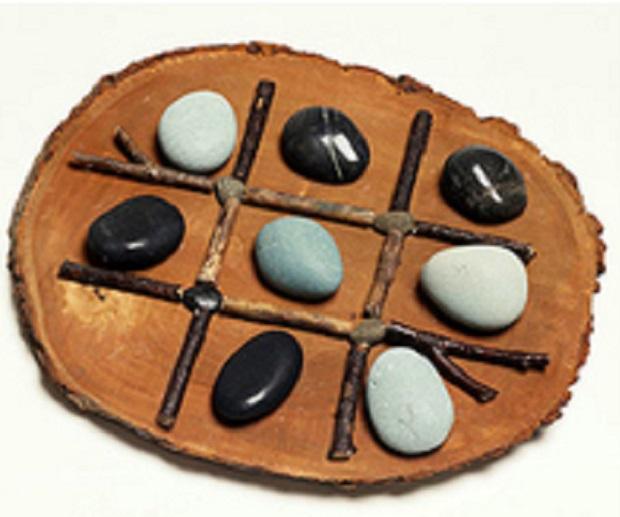 Игра крестики-нолики из камней