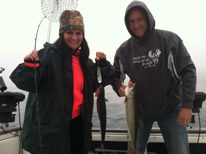 муж и жена на рыбалке