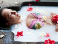 ru.depositphotos.com / konstantynov: pretty woman relaxing in milk bath with flowers 