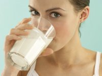 jaspital.com: женщина пьет молоко
