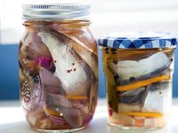 pickledeggs.com: рыба в банке
