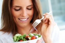 imgkid.com: женщина ест салат